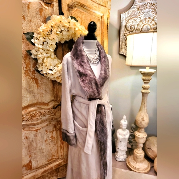 Soma New unworn Faux Fur Robe Size L/XL - Picture 2 of 8